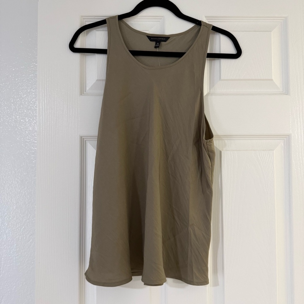 NWT Banana Republic Tank (Size M)